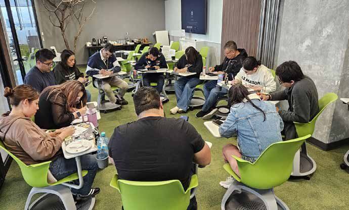 Entrenamiento vivencial HOLOS con un equipo de líderes